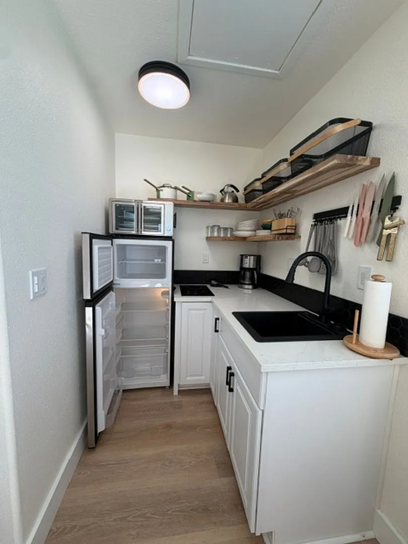 Newly Remodeled Furnished Adu Casita! — Photo 4