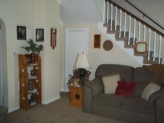 4th image of 857 Woodlawn Ave
