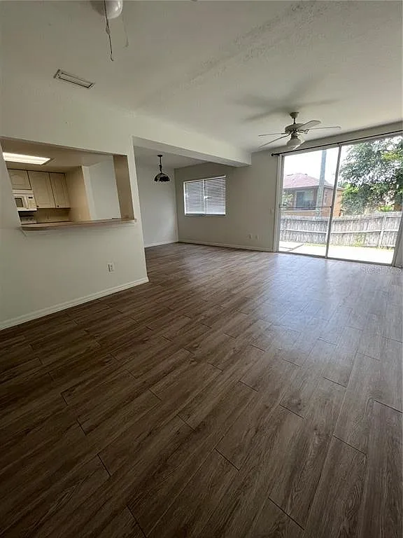 3 bed, 2.0 bath, 1200 sqft, $1,650 — Photo 3