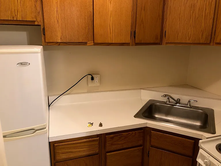 809 College St #22 — Photo 7
