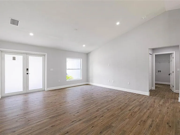 19191 Willard Ave — Photo 2