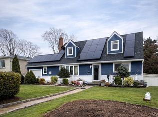 83 E Lido Prom, Lindenhurst, NY 11757