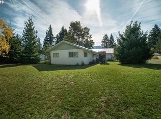 352 Hot Springs Ave, Carson, WA 98610
