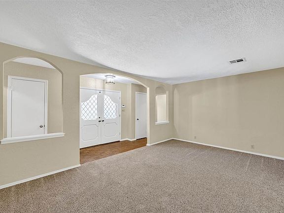 4th image of 713 NW Heinzwood Cir