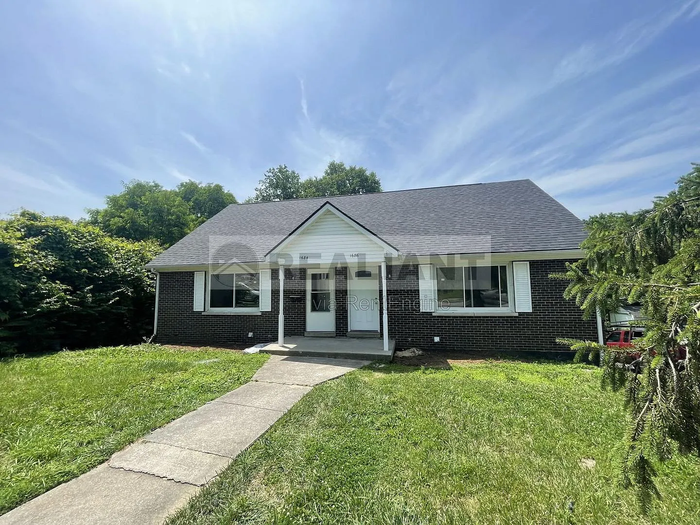 4 bed, 1.5 bath, 1600 sqft, $1,600 — Photo 1