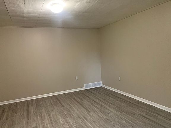 4th image of 189 Burke Ave