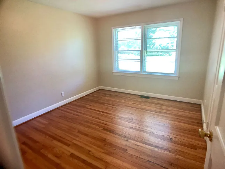 3808 Parkwood Dr — Photo 8
