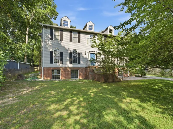 2725 Oldewood Dr, Falls Church, VA 22043