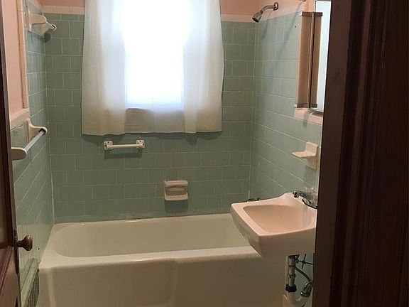 5th image of 207 Wilson St