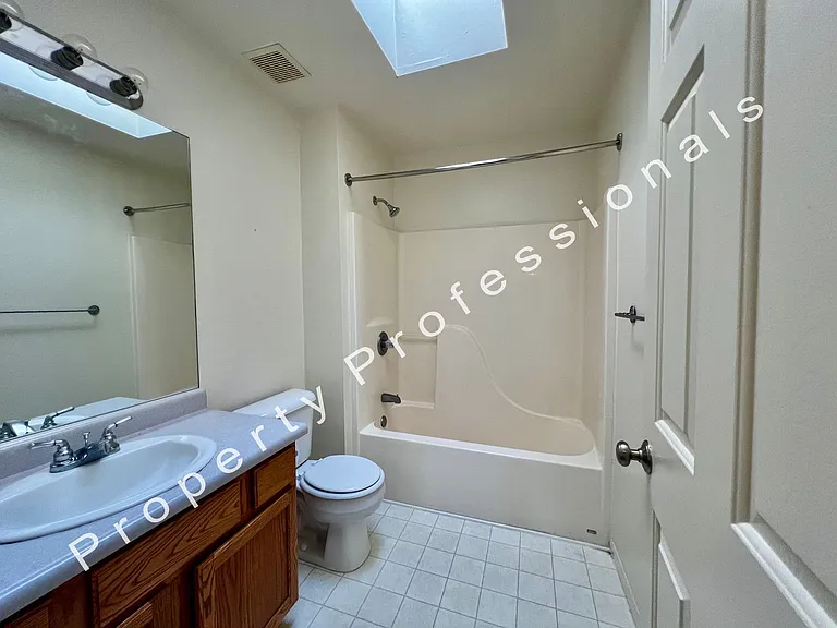 1015 Domelby Ct — Photo 15