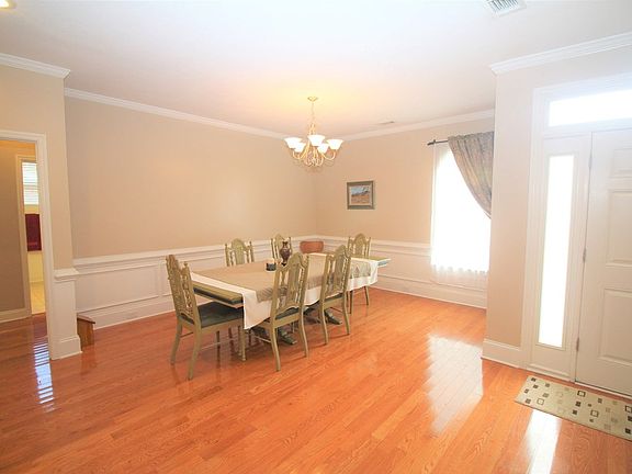 4th image of 405 Dorset Ct