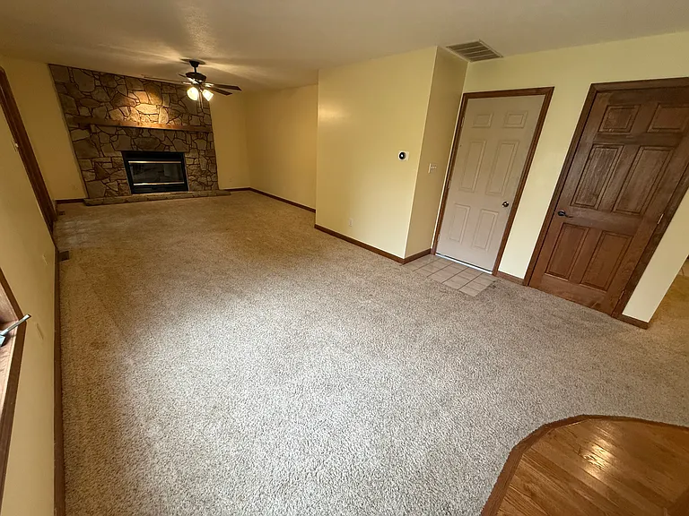 3864 Greenbriar Dr — Photo 10