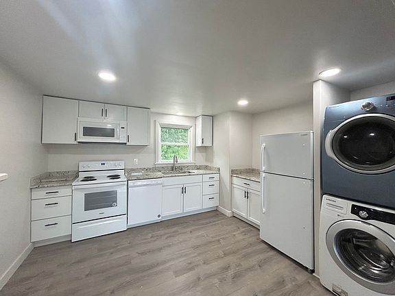 3rd image of 200 Eheart St SE #5