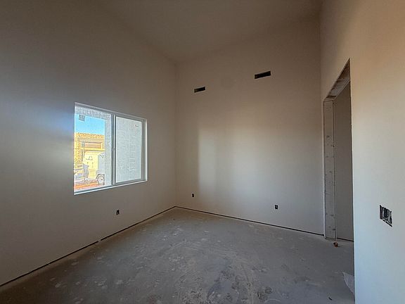 4th image of 564 W 80 S