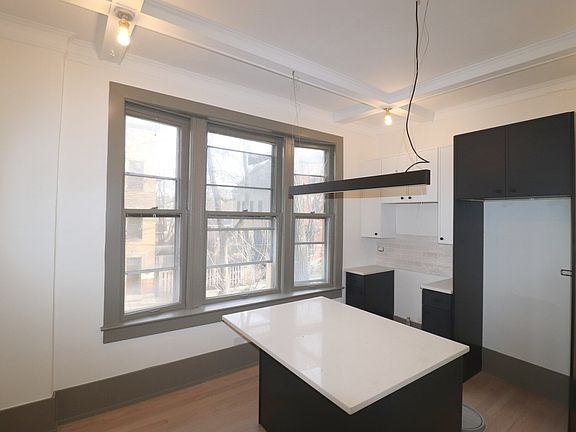 4th image of 2101 W Evergreen Ave #2R