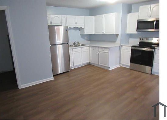 4th image of 105 Dorchester Manor Blvd