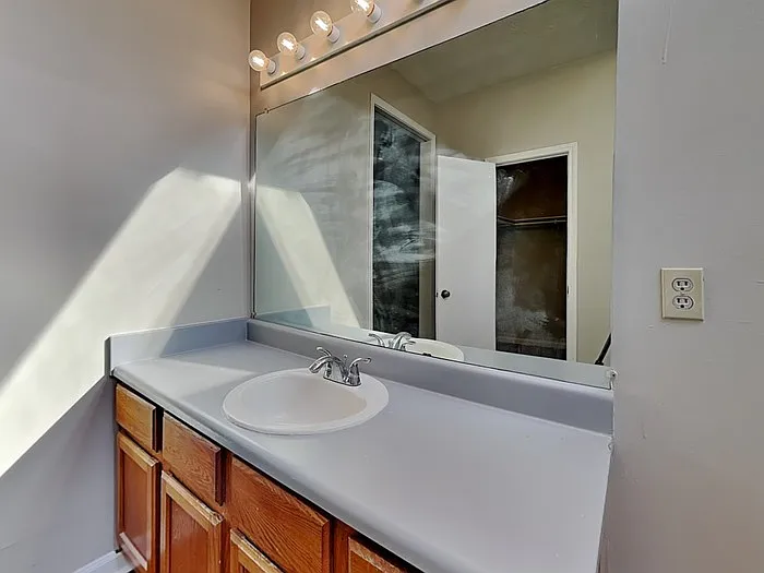 2277 Hampton Dr — Photo 10