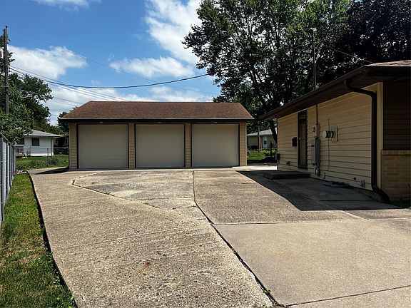2nd image of 1417 SW Westview Cir