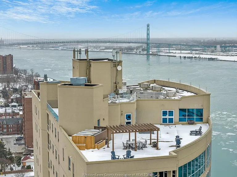 1225 Riverside Dr E #1007 — Photo 35