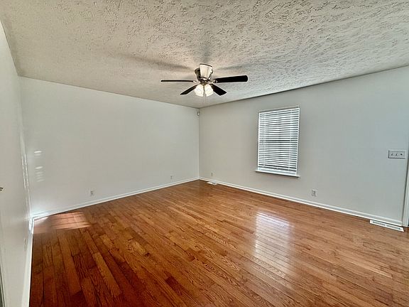 3rd image of 231 Remington Dr