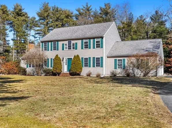 102 Haskell Ridge Rd, Rochester, MA 02770