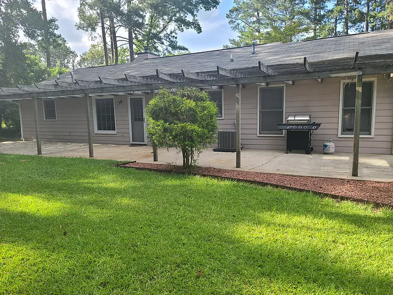 709 Redwood Park — Photo 32