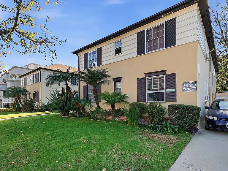 12020 Magnolia Blvd #12 — Photo 3