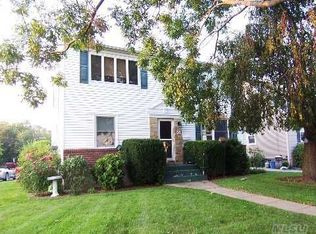 44 Brown St, Mineola, NY 11501