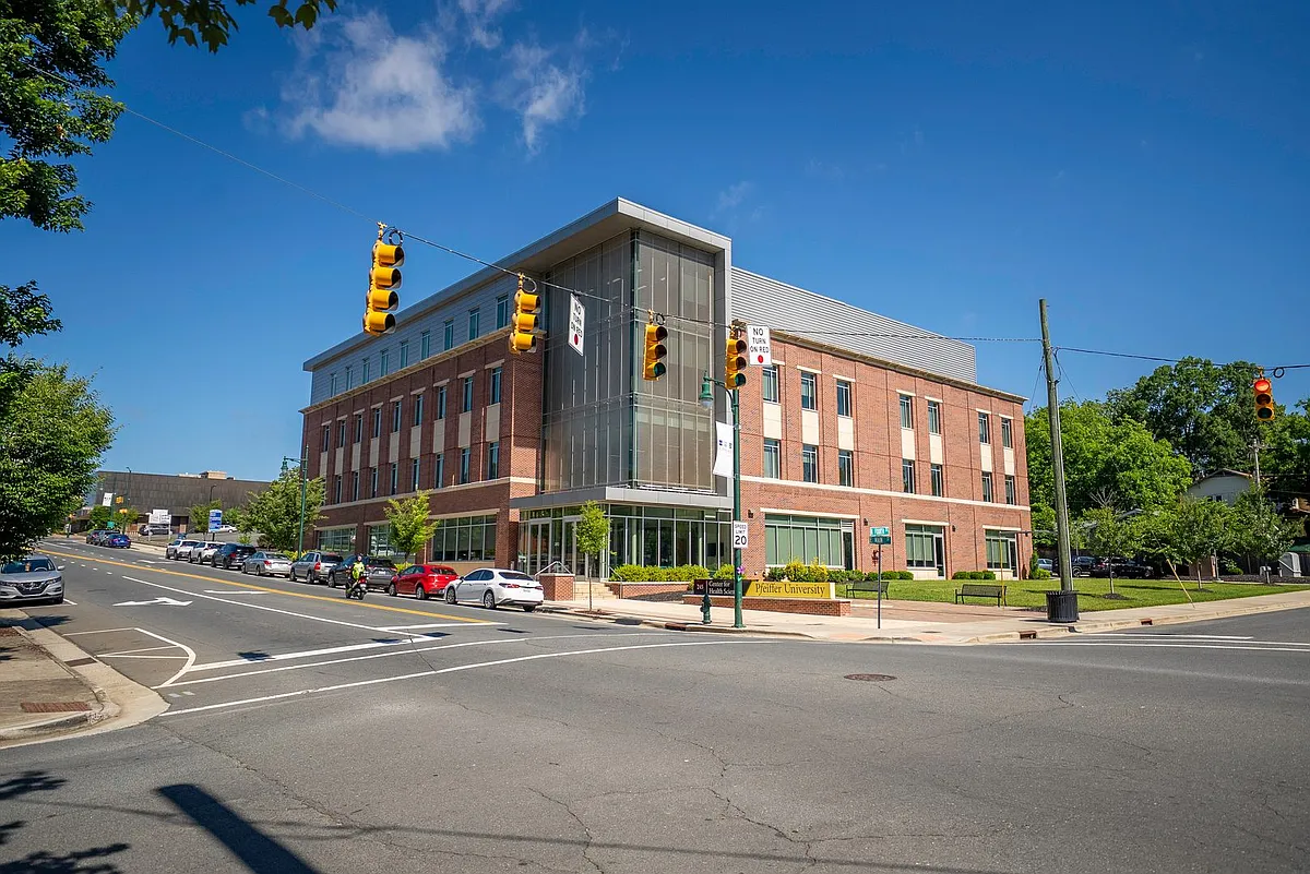 Building Photo - 121 Heath St