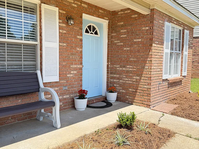 146 Ripon Ct — Photo 2