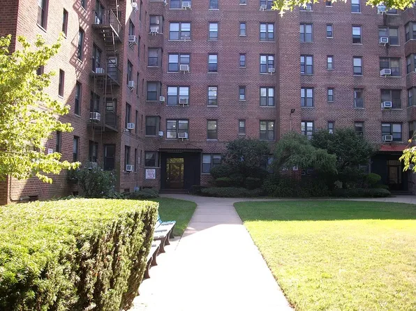 2240 Burnett St APT 3A, Brooklyn, NY 11229