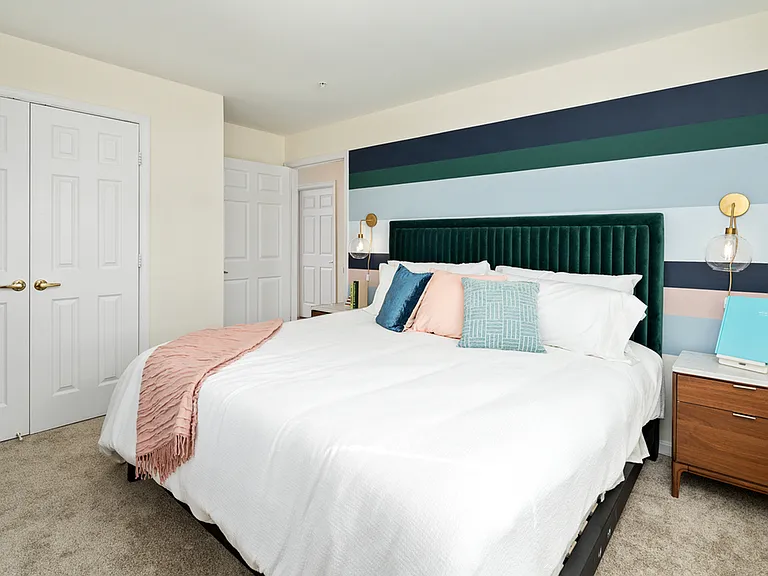 Manchester Lakes Apartment Homes — Photo 10
