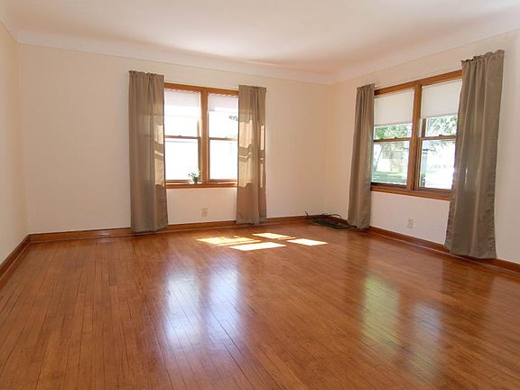 3rd image of 843 7th Ave S