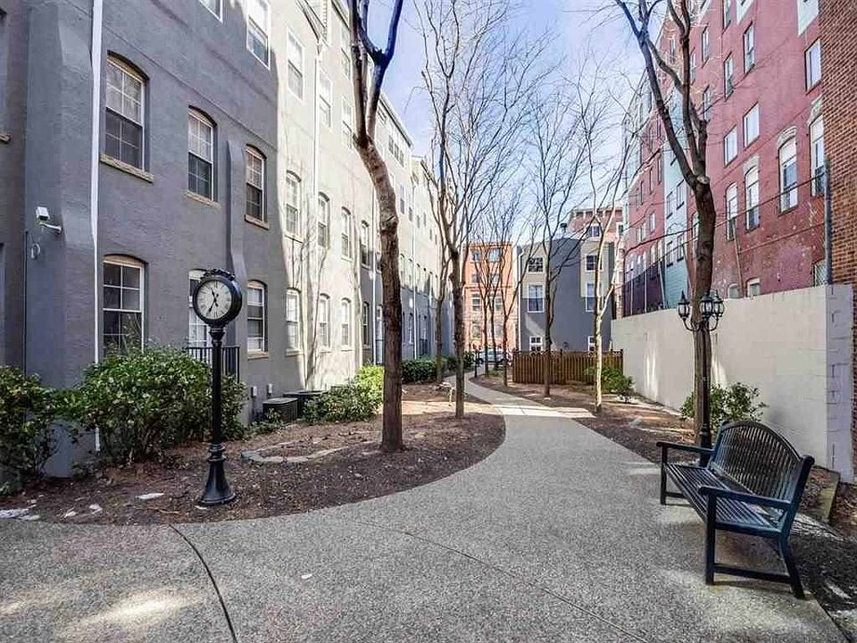 2nd image of 1034 Clinton St APT 102