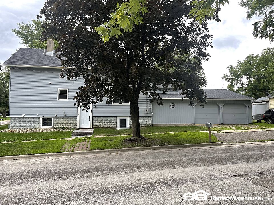 1st image of 107 1st St NE