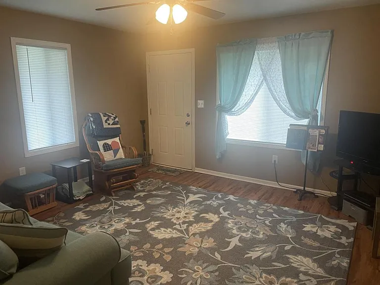 903 Nichols St #B — Photo 4