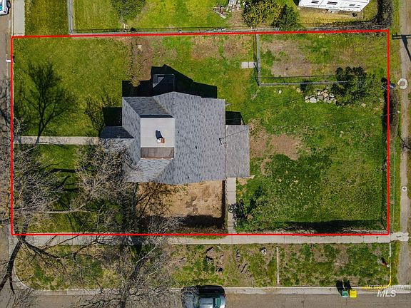 3rd image of 686 SW 3rd St