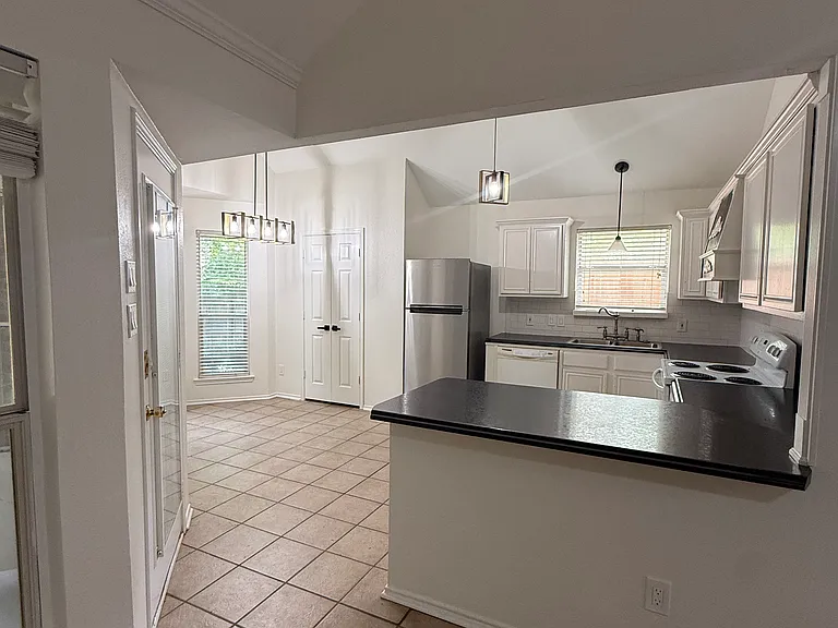 820 Hillside Dr — Photo 14