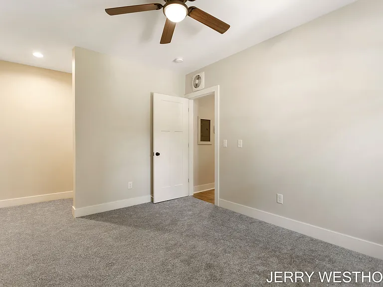 715 Butterworth St SW #2 — Photo 21
