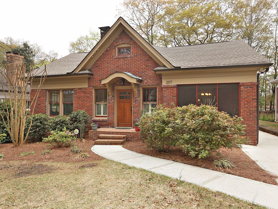Delightful curb-appeal.