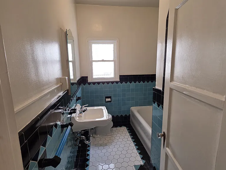 366 S Cochran Ave #103 — Photo 5