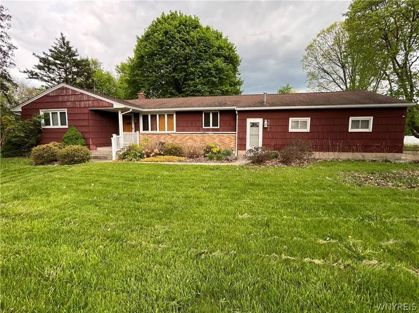5877 Beattie Ave, Lockport, NY 14094
