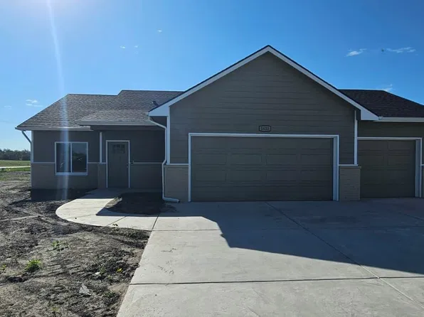 1621 Midway Ct, Valley Center, KS 67147