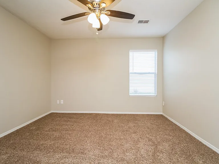 2776 Sutherland Dr — Photo 13