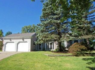 2820 Canarsie Dr, Lansing, MI 48910