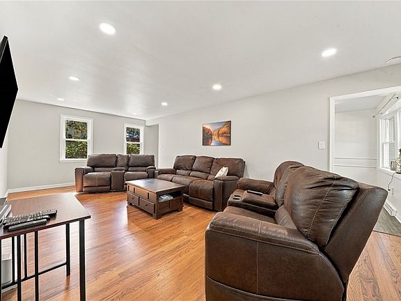 5th image of 108 Hamilton St
