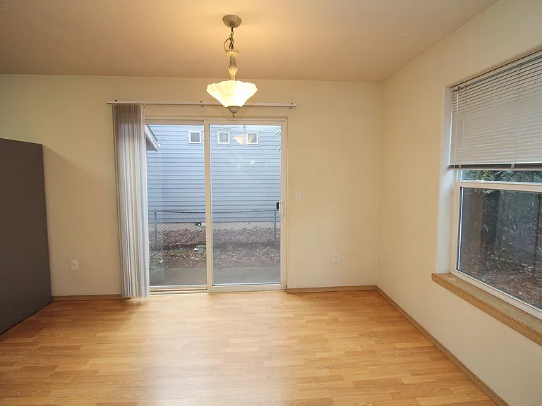 812 N Dekum St — Photo 6