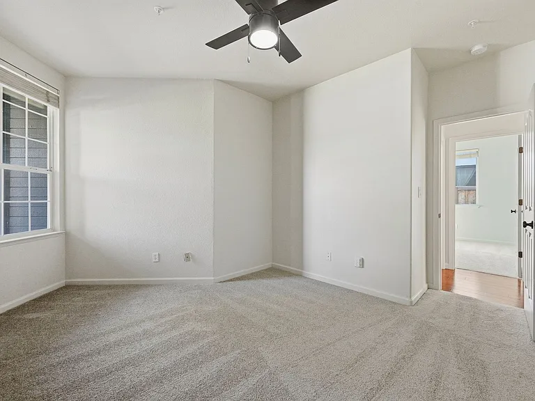 1439 Gordon Dr — Photo 36