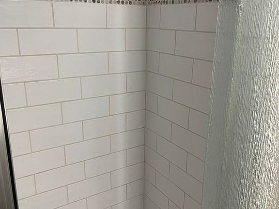4th image of 6820 Fredmoor Dr
