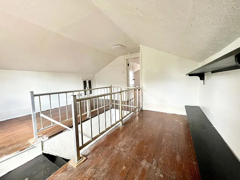 643 S 14th St — Photo 11